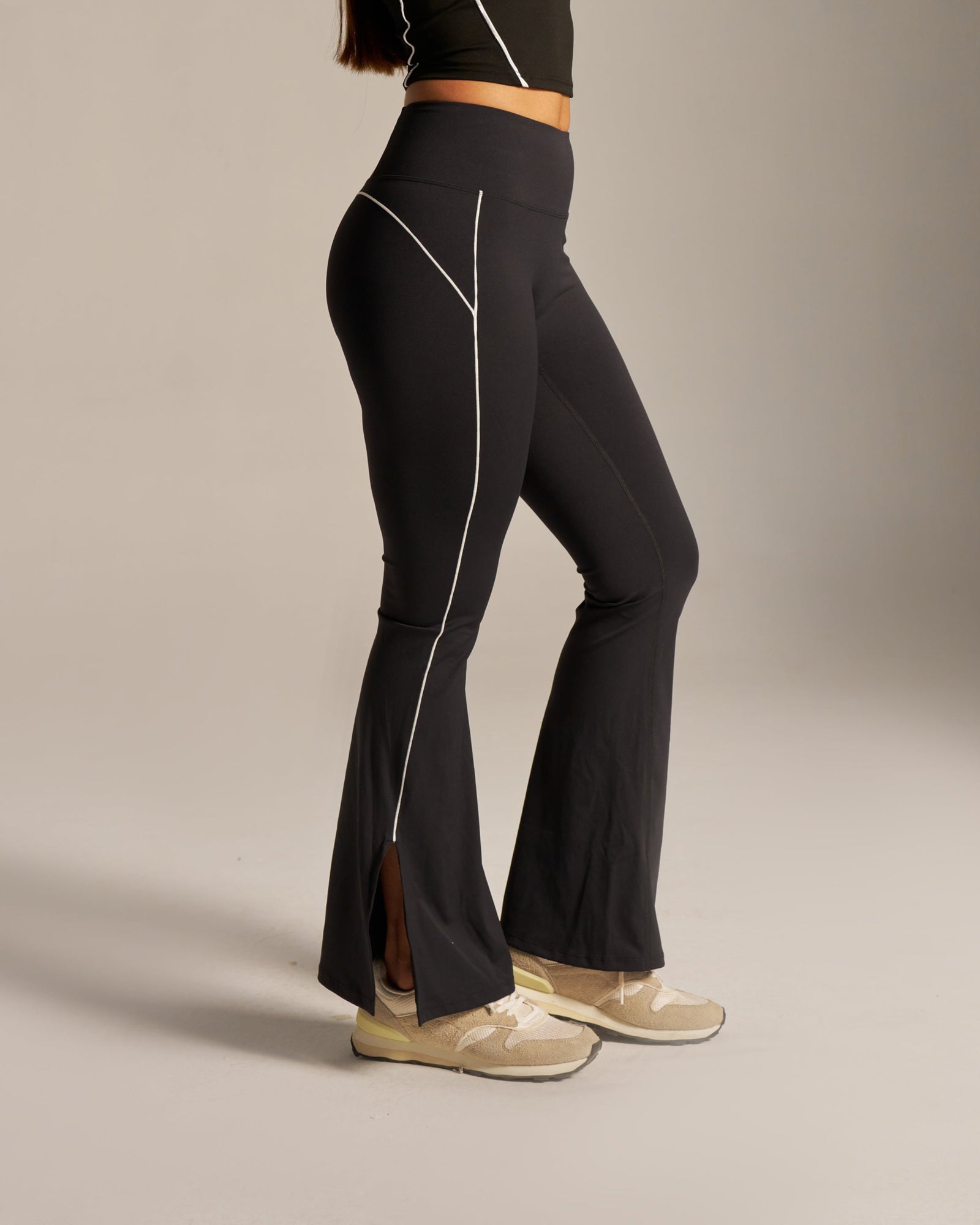 Butterbod™ Contrast Booty-Sculpt Flare Pants - Black – Ela Wear